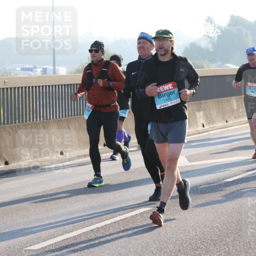 03.10.2025 - Köhlbrandbrückenlauf Lena Gebhardt http://msf.ph/oto/9060166 03.10.2025 09:19:10 Position 1 1489, 1369 meine-sportfotos.de