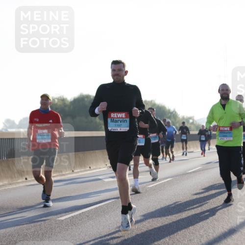 03.10.2025 - Köhlbrandbrückenlauf Jannik Wohlers http://msf.ph/oto/9060174 03.10.2025 09:14:41 Position 3 1197, 2889 meine-sportfotos.de