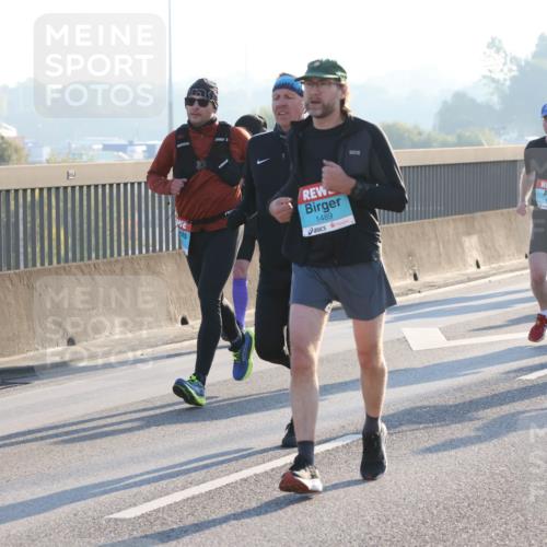 03.10.2025 - Köhlbrandbrückenlauf Lena Gebhardt http://msf.ph/oto/9060178 03.10.2025 09:19:10 Position 1 1489, 1369 meine-sportfotos.de