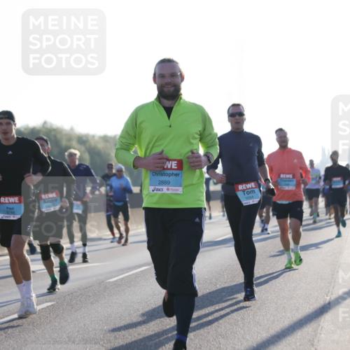 03.10.2025 - Köhlbrandbrückenlauf Jannik Wohlers http://msf.ph/oto/9060208 03.10.2025 09:14:42 Position 3 3749, 2889, 1054 meine-sportfotos.de