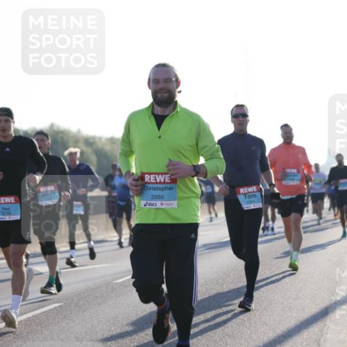 03.10.2025 - Köhlbrandbrückenlauf Jannik Wohlers http://msf.ph/oto/9060222 03.10.2025 09:14:42 Position 3 3749, 2889, 1054 meine-sportfotos.de