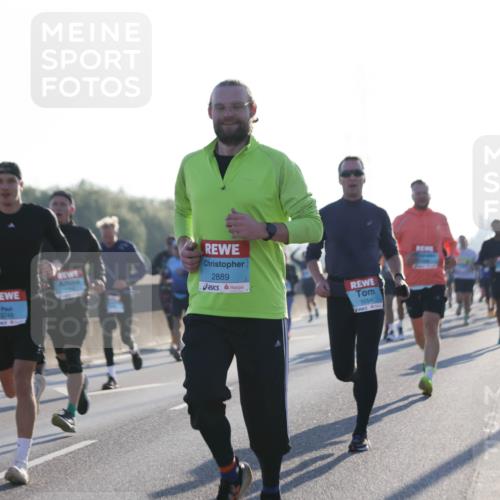 03.10.2025 - Köhlbrandbrückenlauf Jannik Wohlers http://msf.ph/oto/9060226 03.10.2025 09:14:42 Position 3 3749, 2889, 1054 meine-sportfotos.de