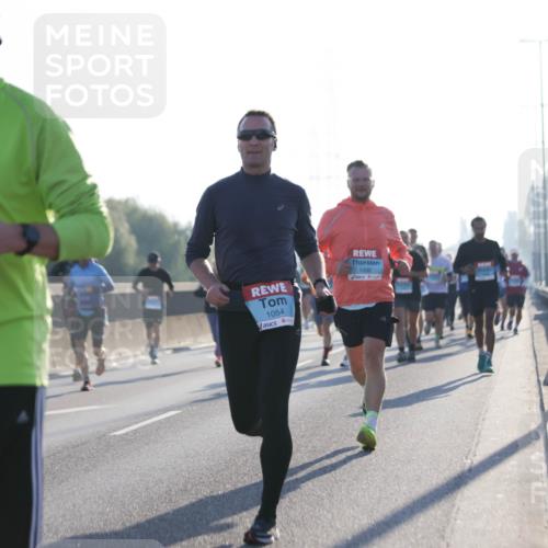 03.10.2025 - Köhlbrandbrückenlauf Jannik Wohlers http://msf.ph/oto/9060235 03.10.2025 09:14:43 Position 3 2889, 1054, 1292 meine-sportfotos.de