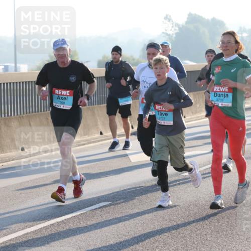 03.10.2025 - Köhlbrandbrückenlauf Lena Gebhardt http://msf.ph/oto/9060259 03.10.2025 09:19:12 Position 1 1369, 3707, 3709 meine-sportfotos.de