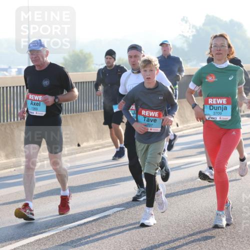 03.10.2025 - Köhlbrandbrückenlauf Lena Gebhardt http://msf.ph/oto/9060266 03.10.2025 09:19:12 Position 1 1369, 707, 3709 meine-sportfotos.de