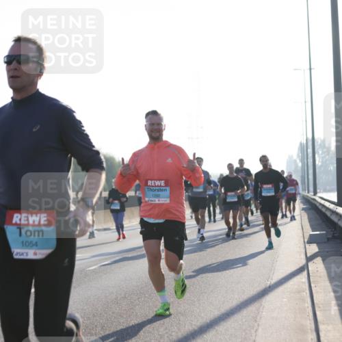 03.10.2025 - Köhlbrandbrückenlauf Jannik Wohlers http://msf.ph/oto/9060301 03.10.2025 09:14:44 Position 3 1054, 1292 meine-sportfotos.de