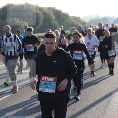 03.10.2025 - Köhlbrandbrückenlauf Jannik Wohlers http://msf.ph/oto/9060346 03.10.2025 09:22:37 Position 3 3395, 1940 meine-sportfotos.de
