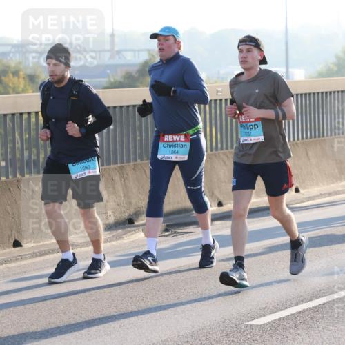 03.10.2025 - Köhlbrandbrückenlauf Lena Gebhardt http://msf.ph/oto/9060354 03.10.2025 09:19:15 Position 1 1680, 1364, 1722, 1878 meine-sportfotos.de