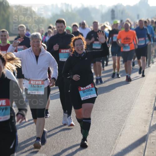 03.10.2025 - Köhlbrandbrückenlauf Jannik Wohlers http://msf.ph/oto/9060358 03.10.2025 09:22:38 Position 3 1940, 3826, 2436, 2116 meine-sportfotos.de