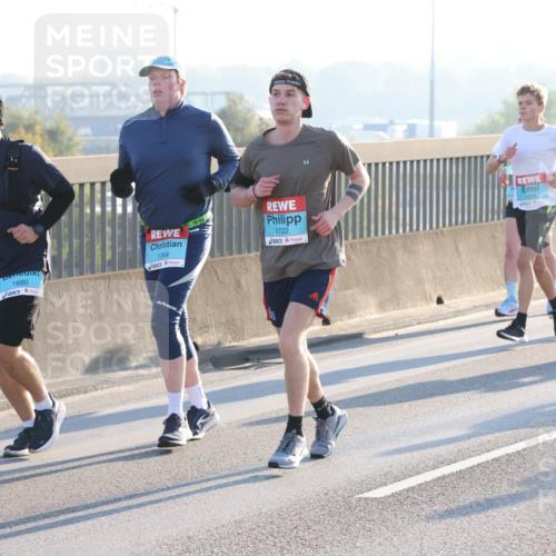 03.10.2025 - Köhlbrandbrückenlauf Lena Gebhardt http://msf.ph/oto/9060366 03.10.2025 09:19:15 Position 1 1680, 1364, 1722, 6 meine-sportfotos.de