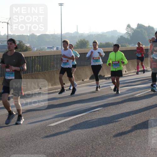 03.10.2025 - Köhlbrandbrückenlauf Lena Gebhardt http://msf.ph/oto/9060380 03.10.2025 09:19:15 Position 1  meine-sportfotos.de