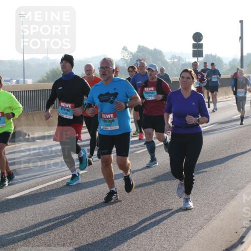 03.10.2025 - Köhlbrandbrückenlauf Lena Gebhardt http://msf.ph/oto/9060427 03.10.2025 09:19:17 Position 1 1944, 3198, 3188, 1642, 12 meine-sportfotos.de