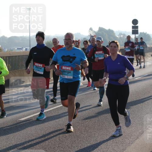 03.10.2025 - Köhlbrandbrückenlauf Lena Gebhardt http://msf.ph/oto/9060432 03.10.2025 09:19:17 Position 1 7, 3198, 808, 3188, 1642, 12, 1401 meine-sportfotos.de