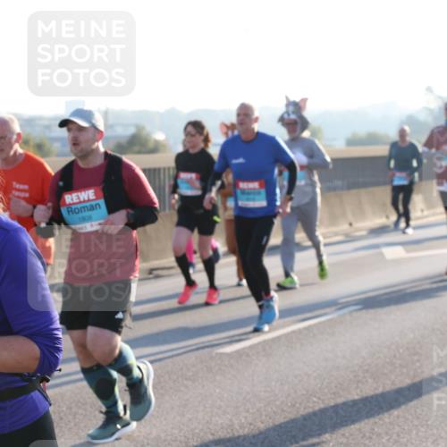 03.10.2025 - Köhlbrandbrückenlauf Lena Gebhardt http://msf.ph/oto/9060507 03.10.2025 09:19:19 Position 1 103, 1808 meine-sportfotos.de