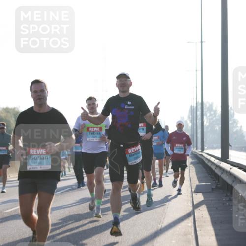 03.10.2025 - Köhlbrandbrückenlauf Jannik Wohlers http://msf.ph/oto/9060538 03.10.2025 09:14:49 Position 3 3817, 1146, 1226, 10, 2962 meine-sportfotos.de