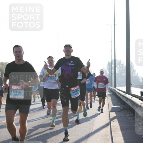 03.10.2025 - Köhlbrandbrückenlauf Jannik Wohlers http://msf.ph/oto/9060544 03.10.2025 09:14:49 Position 3 3817, 1146, 1226, 10, 2962 meine-sportfotos.de