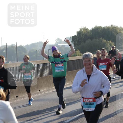 03.10.2025 - Köhlbrandbrückenlauf Jannik Wohlers http://msf.ph/oto/9060574 03.10.2025 09:22:41 Position 3 53, 2864, 2139, 2436, 2116 meine-sportfotos.de