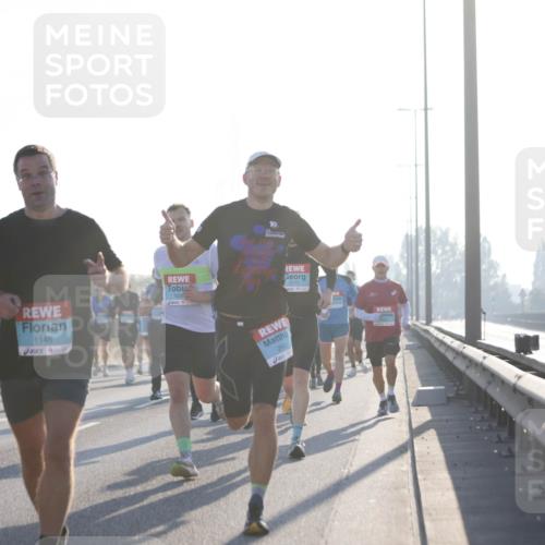 03.10.2025 - Köhlbrandbrückenlauf Jannik Wohlers http://msf.ph/oto/9060576 03.10.2025 09:14:49 Position 3 10, 1146, 1226, 2777, 292 meine-sportfotos.de