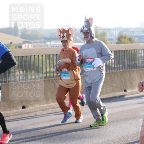 03.10.2025 - Köhlbrandbrückenlauf Lena Gebhardt http://msf.ph/oto/9060591 03.10.2025 09:19:21 Position 1 3679, 1289, 1401 meine-sportfotos.de