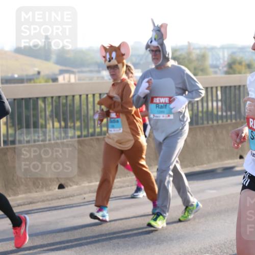 03.10.2025 - Köhlbrandbrückenlauf Lena Gebhardt http://msf.ph/oto/9060607 03.10.2025 09:19:21 Position 1 1289, 1401 meine-sportfotos.de