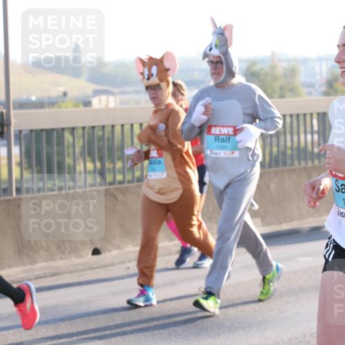 03.10.2025 - Köhlbrandbrückenlauf Lena Gebhardt http://msf.ph/oto/9060614 03.10.2025 09:19:21 Position 1 1289, 1401 meine-sportfotos.de