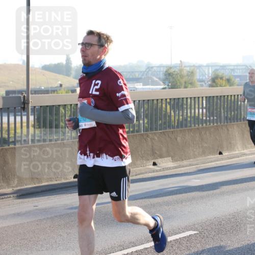 03.10.2025 - Köhlbrandbrückenlauf Lena Gebhardt http://msf.ph/oto/9060670 03.10.2025 09:19:22 Position 1 12, 2743, 1340 meine-sportfotos.de