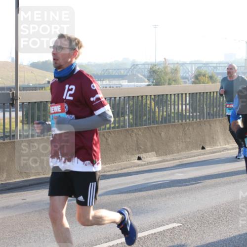 03.10.2025 - Köhlbrandbrückenlauf Lena Gebhardt http://msf.ph/oto/9060677 03.10.2025 09:19:23 Position 1 12, 1340 meine-sportfotos.de