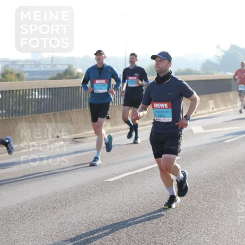 03.10.2025 - Köhlbrandbrückenlauf Lena Gebhardt http://msf.ph/oto/9060711 03.10.2025 09:19:23 Position 1 3820 meine-sportfotos.de