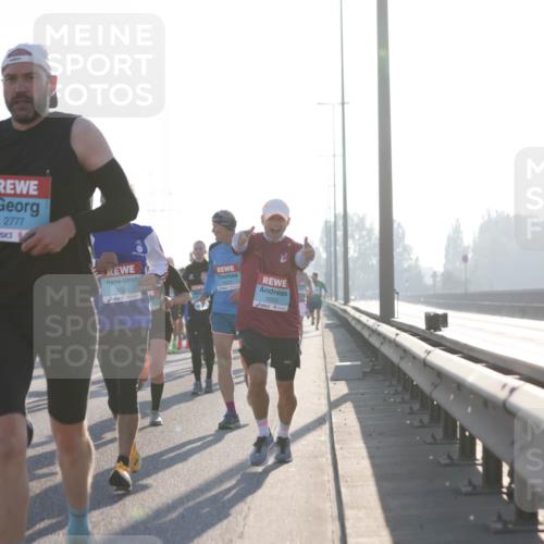 03.10.2025 - Köhlbrandbrückenlauf Jannik Wohlers http://msf.ph/oto/9060712 03.10.2025 09:14:52 Position 3 2777, 1025, 124, 1033, 5, 7 meine-sportfotos.de