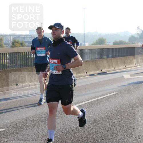 03.10.2025 - Köhlbrandbrückenlauf Lena Gebhardt http://msf.ph/oto/9060728 03.10.2025 09:19:24 Position 1 3228, 38, 0 meine-sportfotos.de