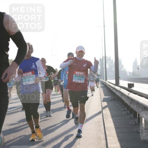 03.10.2025 - Köhlbrandbrückenlauf Jannik Wohlers http://msf.ph/oto/9060755 03.10.2025 09:14:52 Position 3 2777, 1025, 1033, 57 meine-sportfotos.de