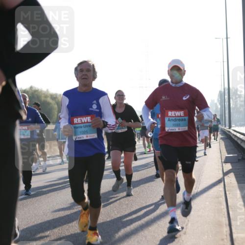 03.10.2025 - Köhlbrandbrückenlauf Jannik Wohlers http://msf.ph/oto/9060760 03.10.2025 09:14:53 Position 3 71, 1025, 1033 meine-sportfotos.de