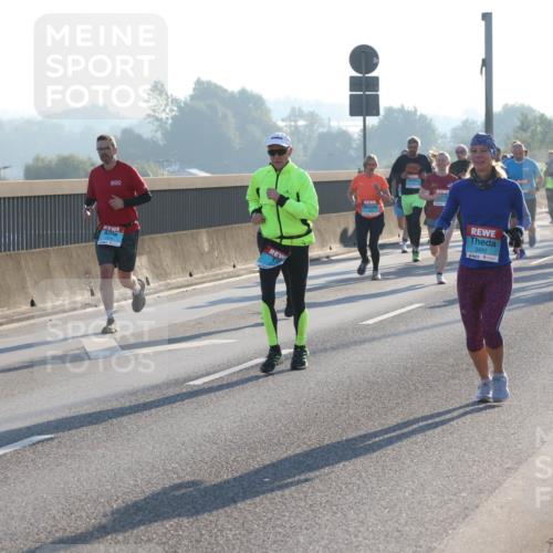 03.10.2025 - Köhlbrandbrückenlauf Lena Gebhardt http://msf.ph/oto/9060762 03.10.2025 09:19:25 Position 1  meine-sportfotos.de