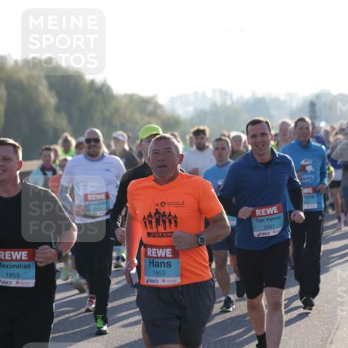 03.10.2025 - Köhlbrandbrückenlauf Jannik Wohlers http://msf.ph/oto/9060776 03.10.2025 09:22:45 Position 3 12, 2617, 1855, 1853, 2451 meine-sportfotos.de