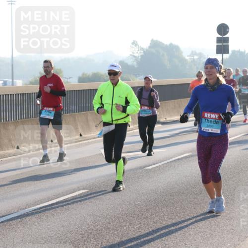 03.10.2025 - Köhlbrandbrückenlauf Lena Gebhardt http://msf.ph/oto/9060803 03.10.2025 09:19:26 Position 1 1375, 3492 meine-sportfotos.de