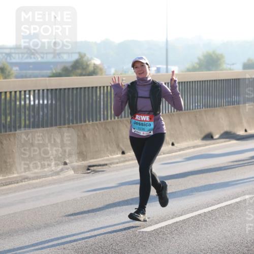 03.10.2025 - Köhlbrandbrückenlauf Lena Gebhardt http://msf.ph/oto/9060890 03.10.2025 09:19:29 Position 1 1536 meine-sportfotos.de