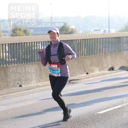 03.10.2025 - Köhlbrandbrückenlauf Lena Gebhardt http://msf.ph/oto/9060907 03.10.2025 09:19:29 Position 1 1536 meine-sportfotos.de