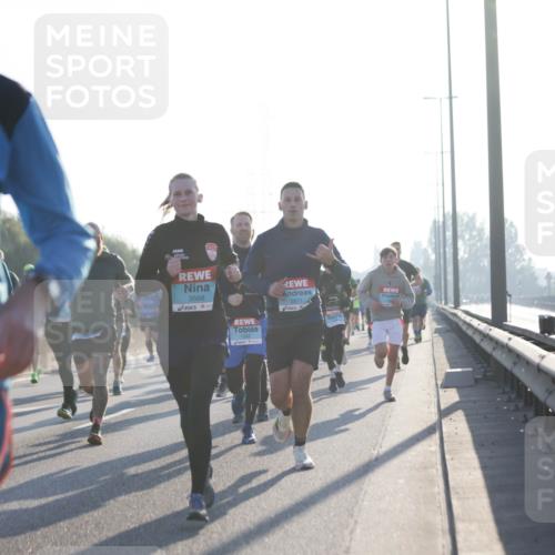 03.10.2025 - Köhlbrandbrückenlauf Jannik Wohlers http://msf.ph/oto/9060911 03.10.2025 09:14:55 Position 3 3317, 3568, 2811, 5, 1 meine-sportfotos.de