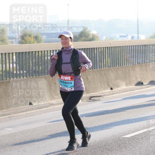 03.10.2025 - Köhlbrandbrückenlauf Lena Gebhardt http://msf.ph/oto/9060914 03.10.2025 09:19:29 Position 1 1536 meine-sportfotos.de