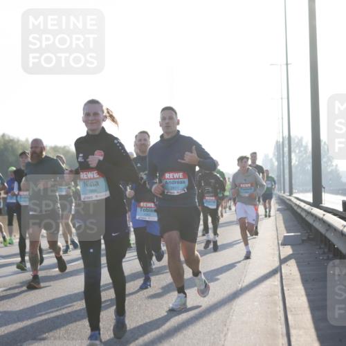 03.10.2025 - Köhlbrandbrückenlauf Jannik Wohlers http://msf.ph/oto/9060940 03.10.2025 09:14:55 Position 3 2811, 3568, 1262, 51 meine-sportfotos.de