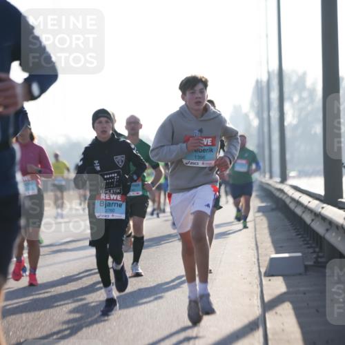 03.10.2025 - Köhlbrandbrückenlauf Jannik Wohlers http://msf.ph/oto/9060961 03.10.2025 09:14:56 Position 3 2811, 2760, 1396 meine-sportfotos.de