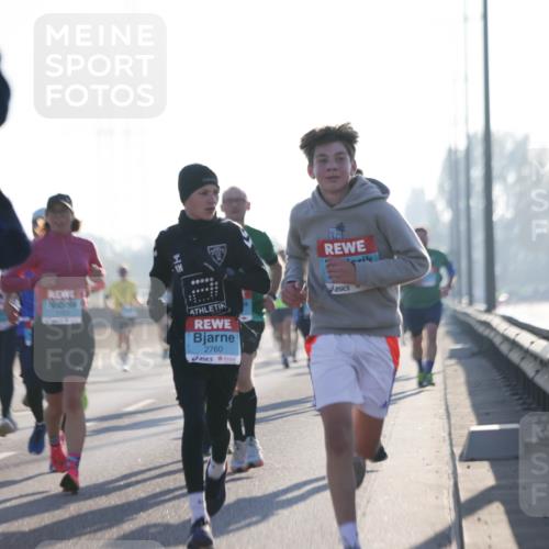 03.10.2025 - Köhlbrandbrückenlauf Jannik Wohlers http://msf.ph/oto/9060997 03.10.2025 09:14:57 Position 3 2760 meine-sportfotos.de