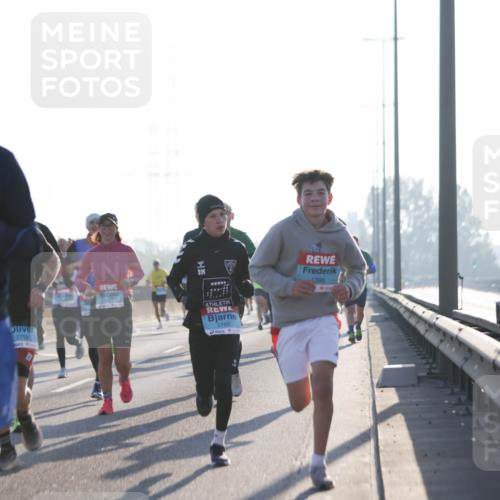 03.10.2025 - Köhlbrandbrückenlauf Jannik Wohlers http://msf.ph/oto/9061010 03.10.2025 09:14:57 Position 3 1262, 2759, 1123, 22269, 1396, 2760 meine-sportfotos.de