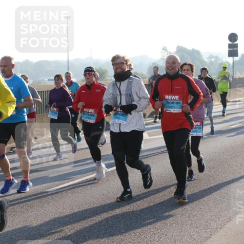 03.10.2025 - Köhlbrandbrückenlauf Lena Gebhardt http://msf.ph/oto/9061046 03.10.2025 09:19:35 Position 1 12, 2891, 3189, 2890, 55, 1424 meine-sportfotos.de