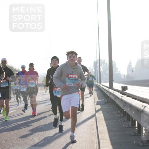 03.10.2025 - Köhlbrandbrückenlauf Jannik Wohlers http://msf.ph/oto/9061047 03.10.2025 09:14:58 Position 3 2759, 2760, 1396, 57 meine-sportfotos.de