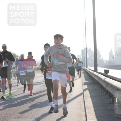 03.10.2025 - Köhlbrandbrückenlauf Jannik Wohlers http://msf.ph/oto/9061059 03.10.2025 09:14:58 Position 3 2759, 1396, 27, 57 meine-sportfotos.de