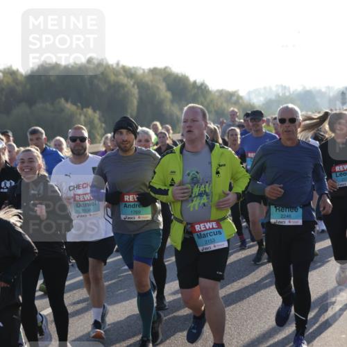 03.10.2025 - Köhlbrandbrückenlauf Jannik Wohlers http://msf.ph/oto/9061062 03.10.2025 09:22:52 Position 3 217, 2641, 2836, 1769, 4, 2153, 2246, 2270 meine-sportfotos.de