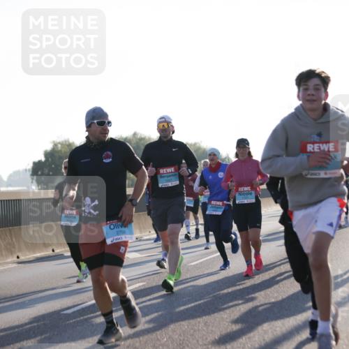 03.10.2025 - Köhlbrandbrückenlauf Jannik Wohlers http://msf.ph/oto/9061068 03.10.2025 09:14:59 Position 3 12, 17, 2750, 1207 meine-sportfotos.de