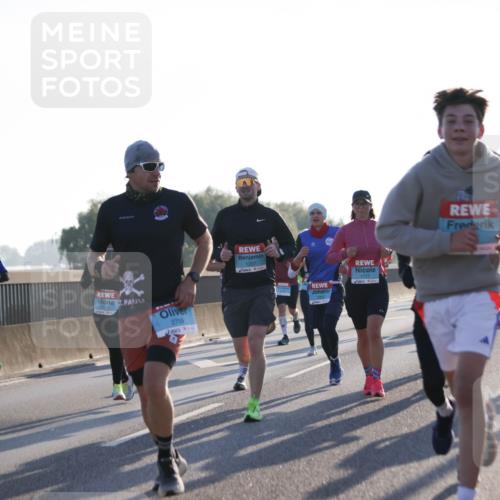 03.10.2025 - Köhlbrandbrückenlauf Jannik Wohlers http://msf.ph/oto/9061073 03.10.2025 09:14:59 Position 3 2796, 3174, 2759, 1207 meine-sportfotos.de