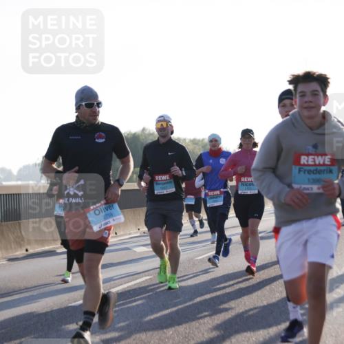 03.10.2025 - Köhlbrandbrückenlauf Jannik Wohlers http://msf.ph/oto/9061091 03.10.2025 09:14:59 Position 3 2796, 9041, 744, 2759, 1207, 1123, 1396 meine-sportfotos.de